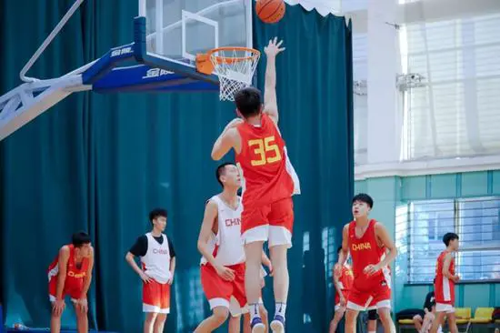 如何在快攻中合理分配场上位置?_2